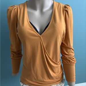 CLASSIC WRAP STYLE TOP